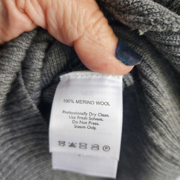 Eddie Bauer Half Zip sweater with Fairisle accents. 100% Merino Wool Size PS - Picture 4 of 6